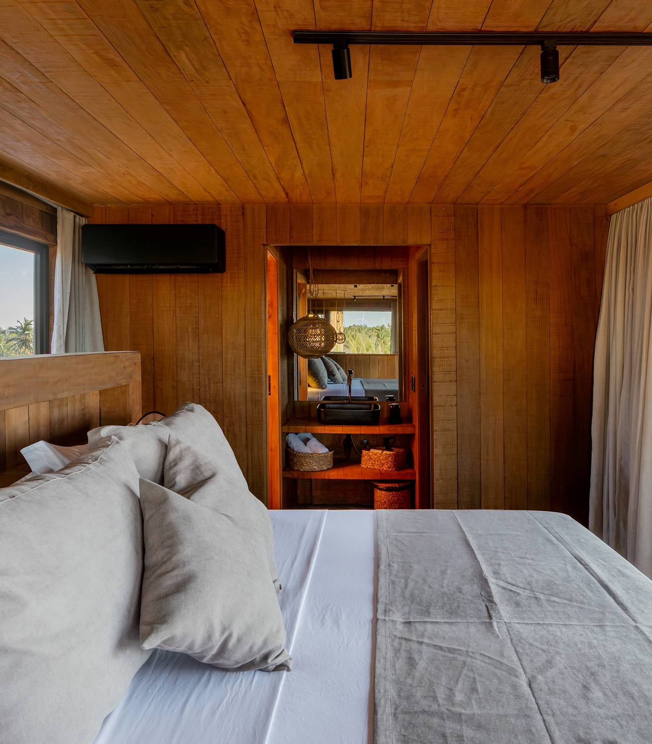 5/5 - Quarto com cama de casal
