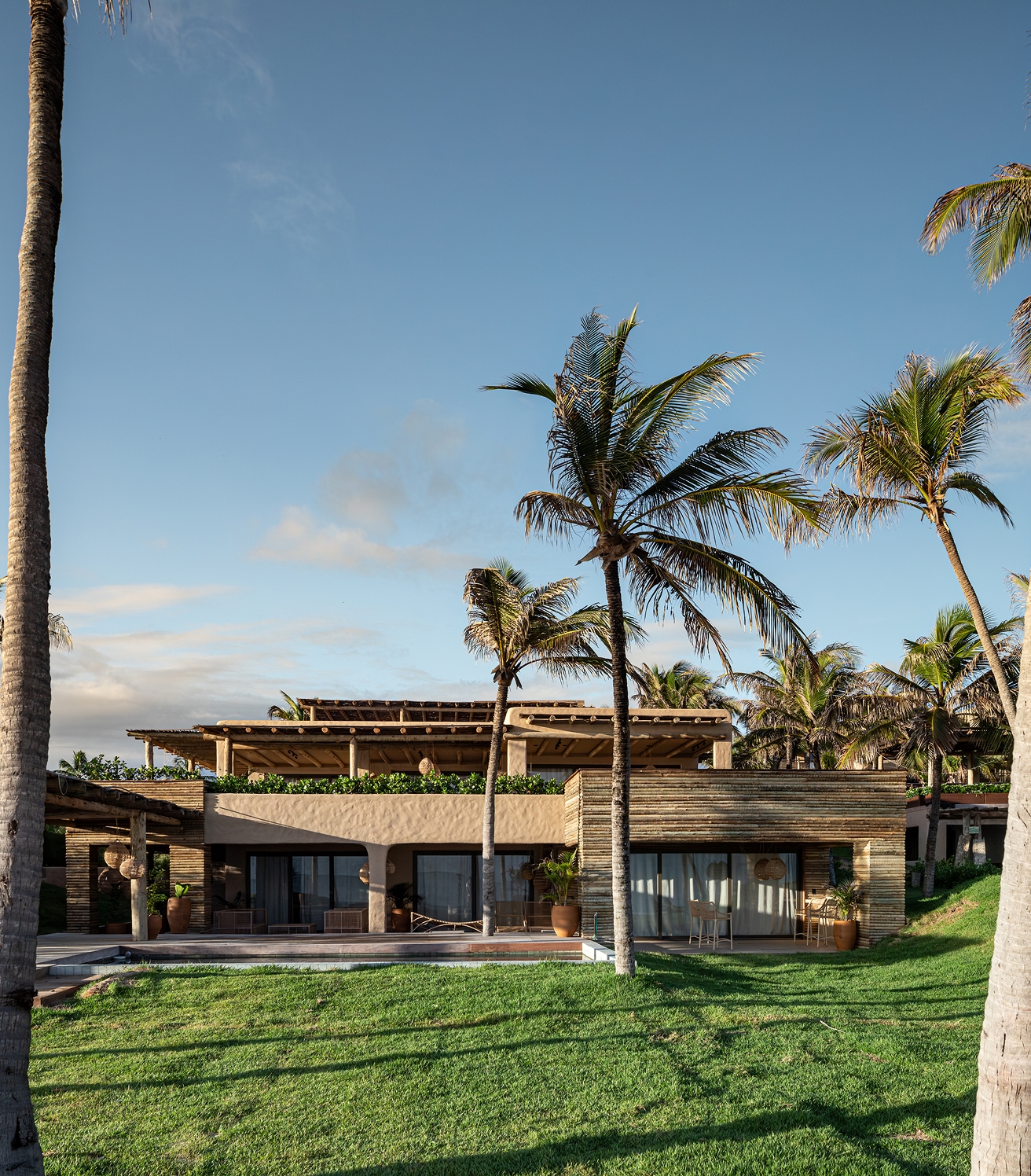 1/6 - Vista exterior da villa